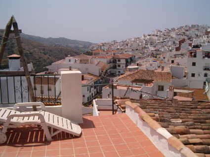 Upper roof/sun terrace and views to Torrox Pueblo